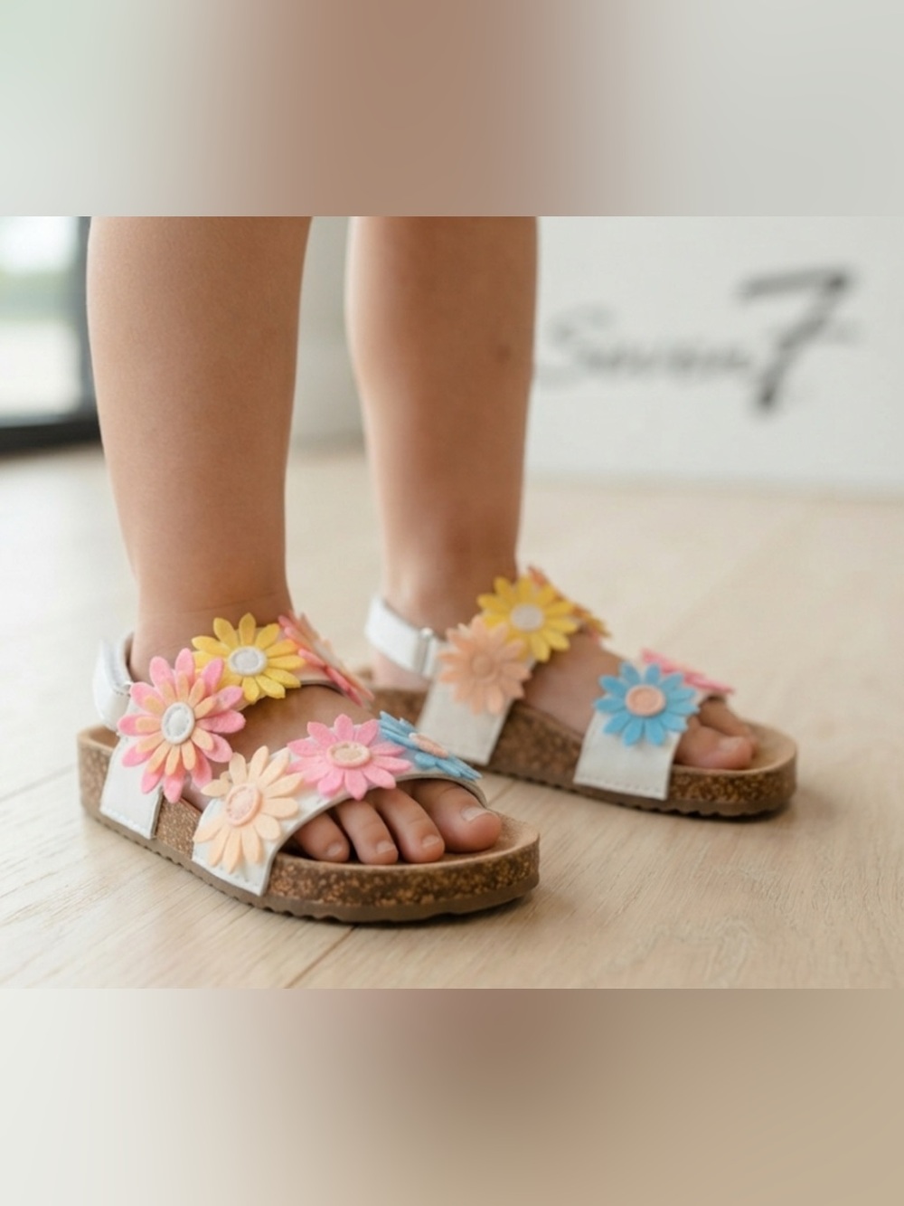 New authentic Seven 7 toddler girls designer floral sandals sz baby 6 display